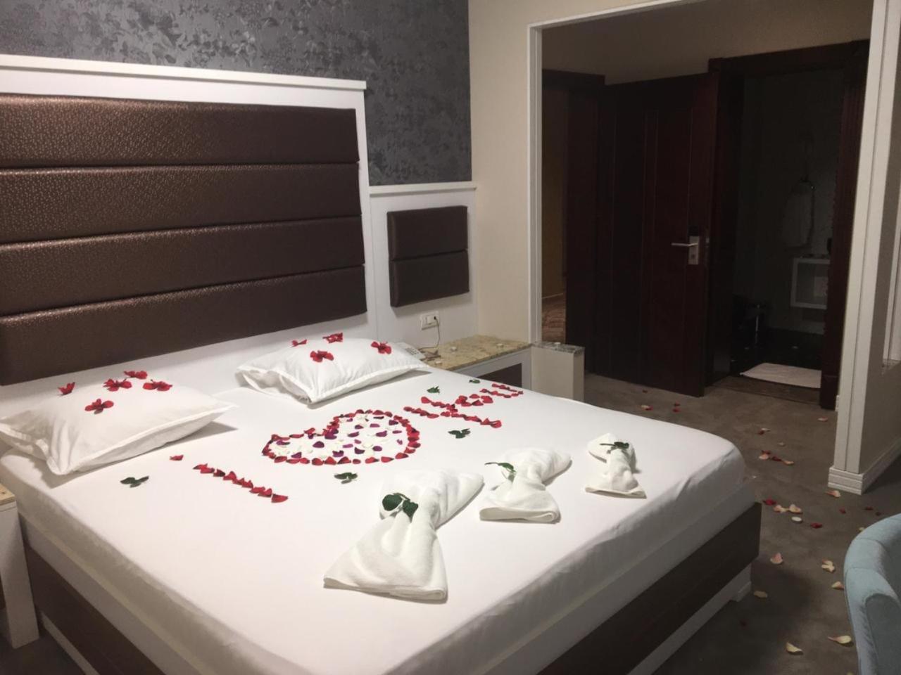 Hotel Admiral Призрен Экстерьер фото