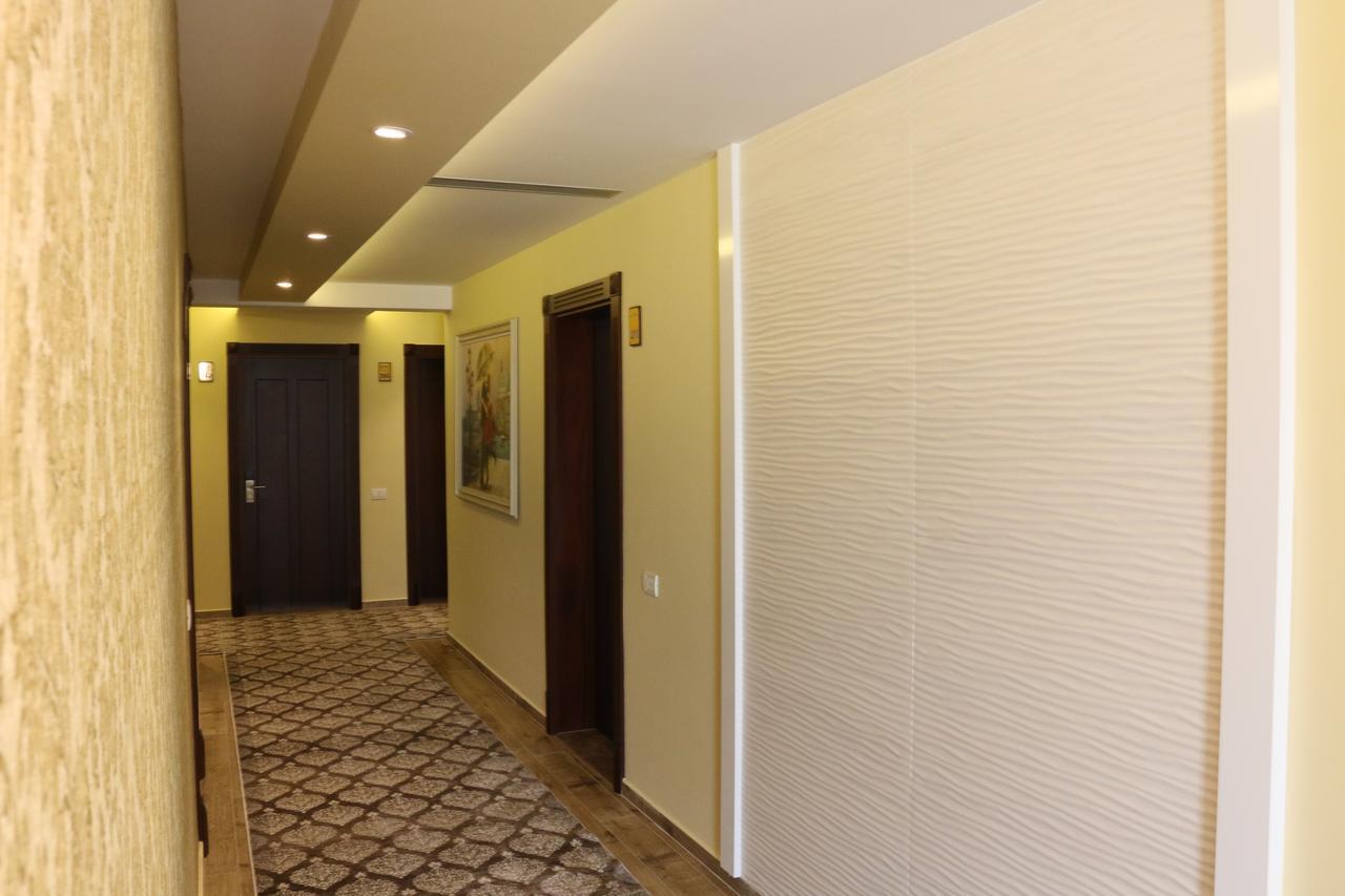 Hotel Admiral Призрен Экстерьер фото