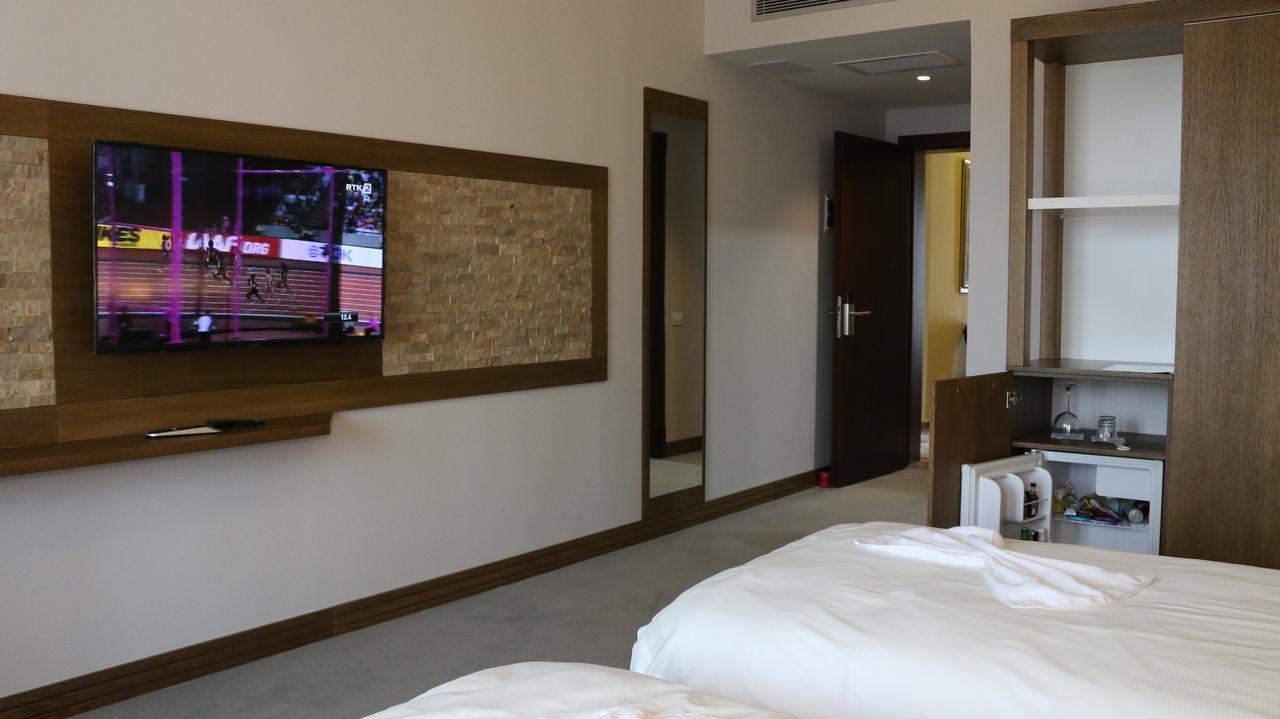 Hotel Admiral Призрен Экстерьер фото