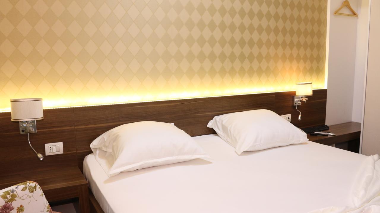Hotel Admiral Призрен Экстерьер фото