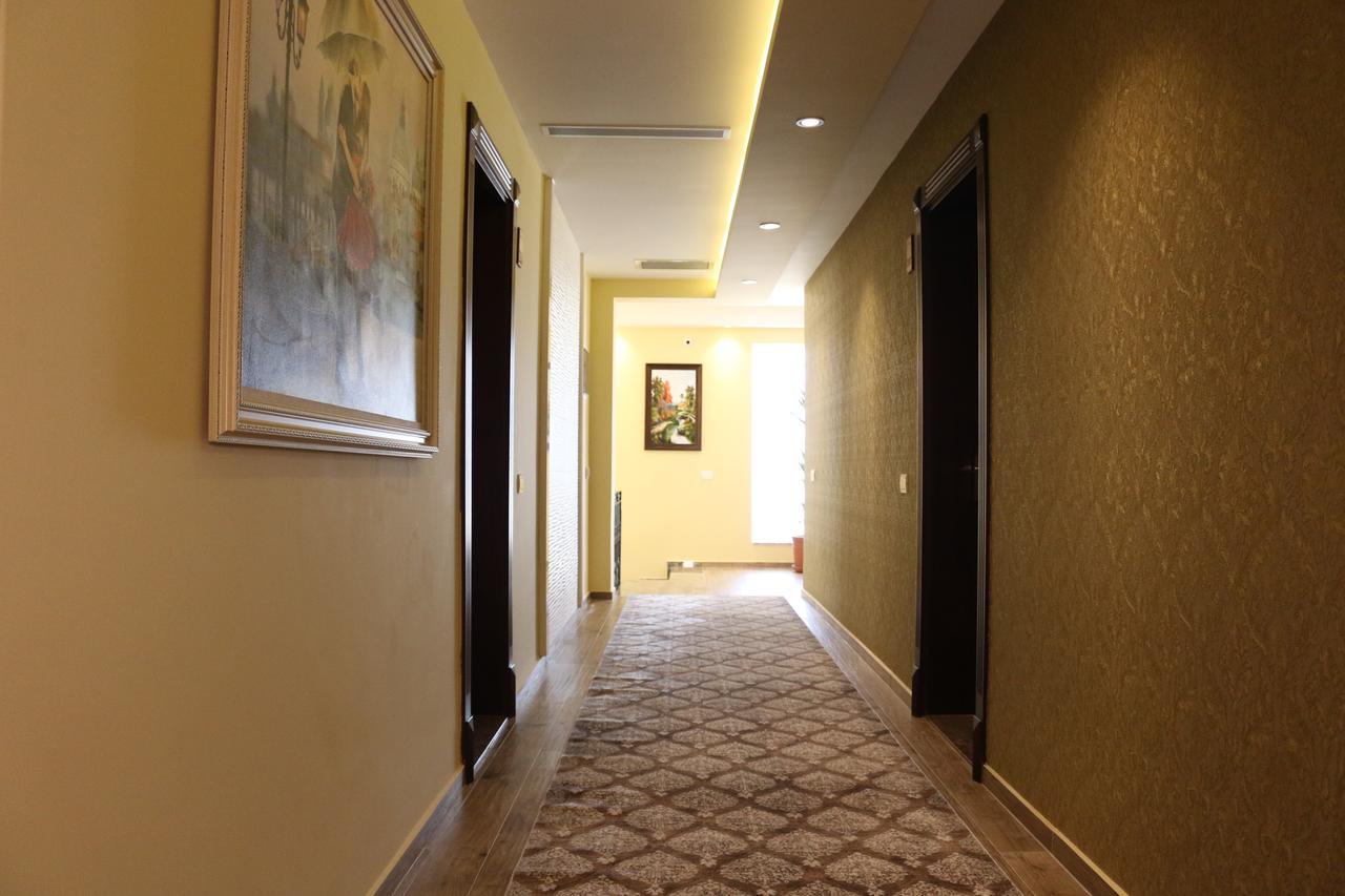 Hotel Admiral Призрен Экстерьер фото
