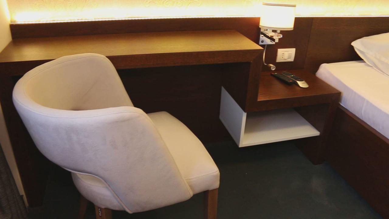 Hotel Admiral Призрен Экстерьер фото