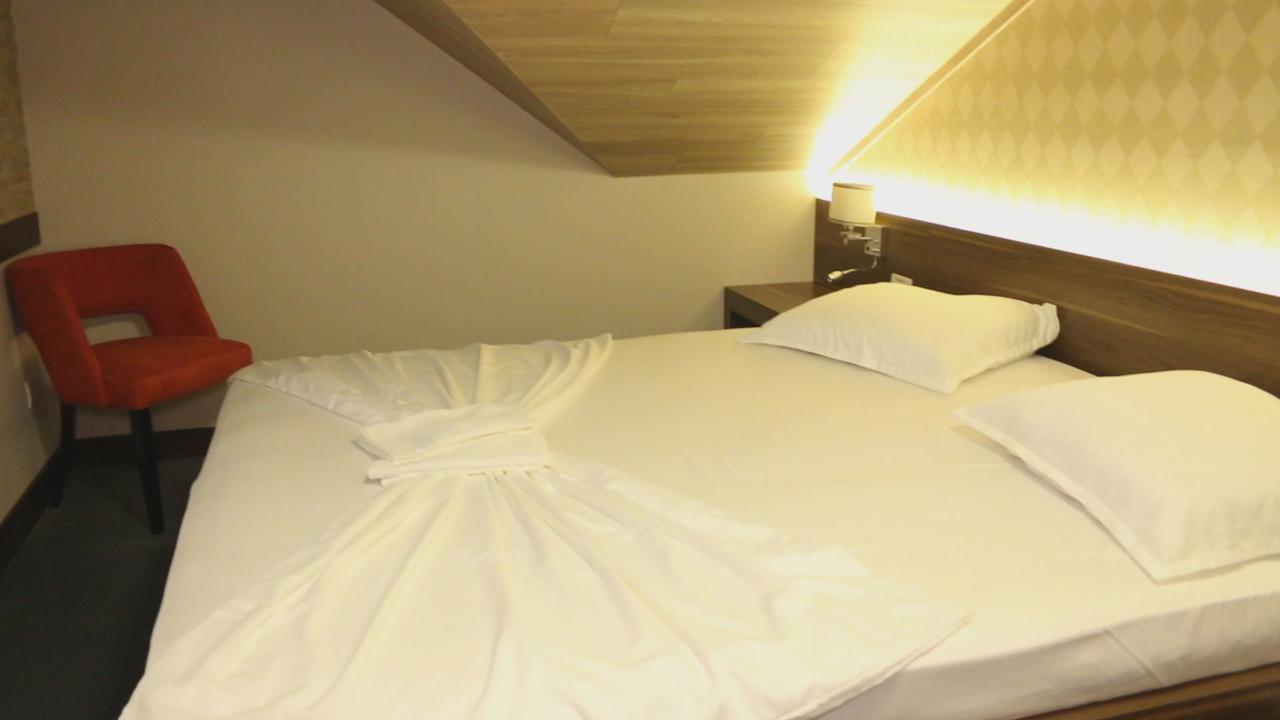 Hotel Admiral Призрен Экстерьер фото